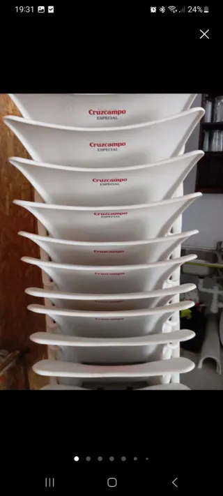 Sillas de PVC blancas apilables