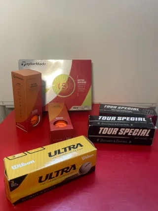 Bolas de Golf TaylorMade y Wilson