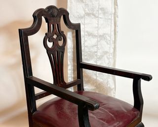 Sillón Estilo Chippendale Piel y Madera