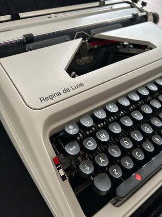 Máquina de escribir AEG Olympia Regina de Luxe
