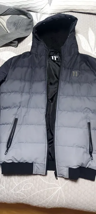 Cazadora de invierno con gorro