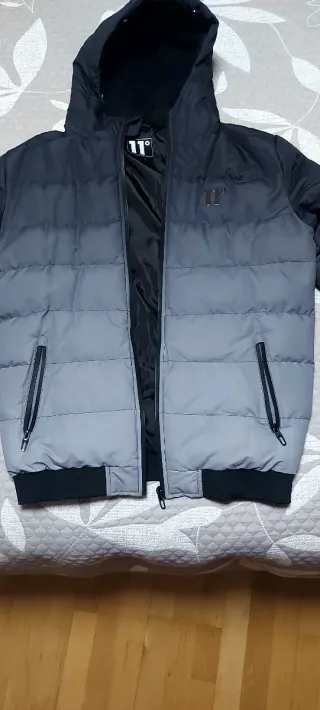 Cazadora de invierno con gorro