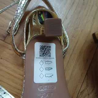 Zapatos ASOS DESIGN tacón bajo dorado