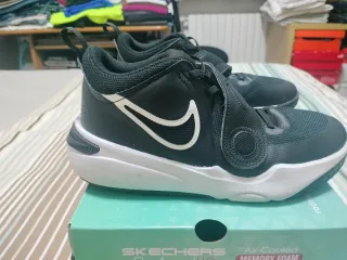 Scarpe Nike nere e bianche misura 40