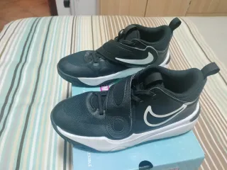 Scarpe Nike nere e bianche misura 40