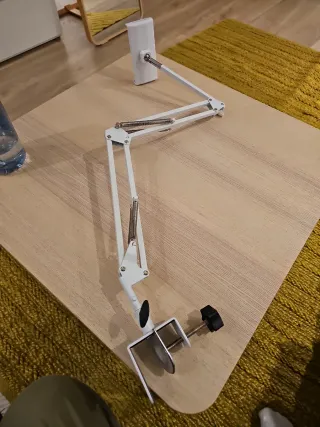 Soporte móvil cantilever clip escritorio