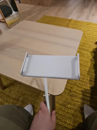 Soporte móvil cantilever clip escritorio