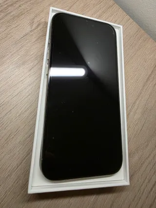 iPhone 15 Pro Titanio 87% Salud de la batería