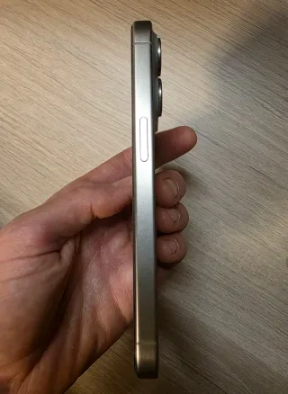 iPhone 15 Pro Titanio 87% Salud de la batería