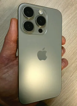 iPhone 15 Pro Titanio 87% Salud de la batería