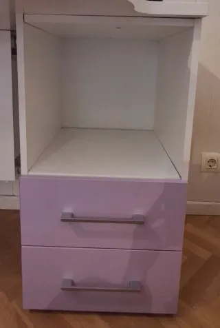 Dormitorio juvenil morado y blanco