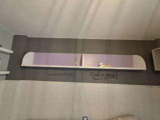 Dormitorio juvenil morado y blanco