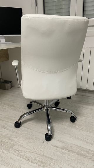 Silla de escritorio blanca