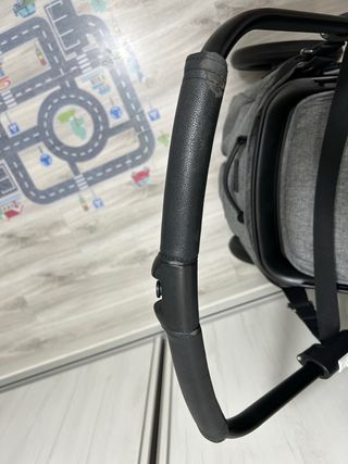 Bugaboo Fox 2 con 2 cubiertas, colchoneta y bolso.