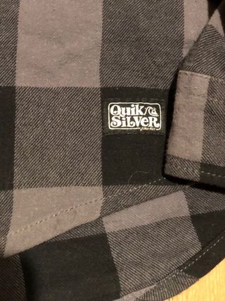 Camisa franela xs Quiksilver cuadros gris y negro