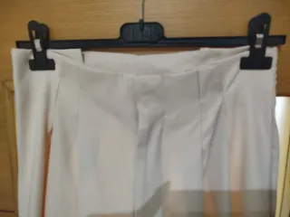 Pantalón talle alto pata ancha beige. Sin estrenar