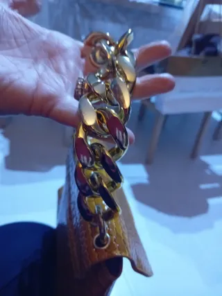 Borsetta con catena dorata