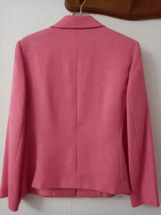Conjunto chaqueta y falda rosa
