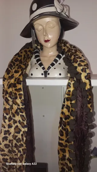 Sciarpa in velluto goffrato e seta