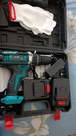 Taladro Atornillador + 2 Baterías y Cargador