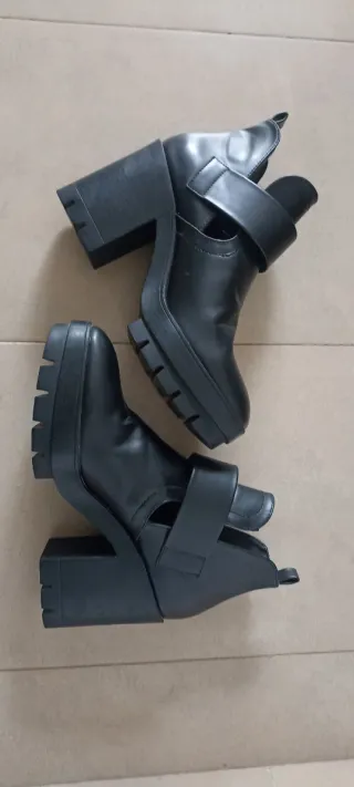 Botín Tacón Chunky Hebilla Negra