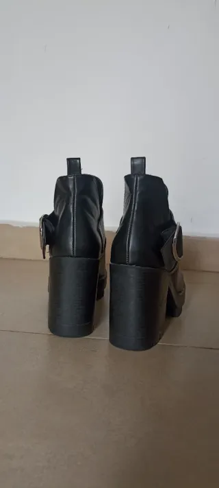 Botín Tacón Chunky Hebilla Negra