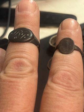 Anelli antichi con incisioni