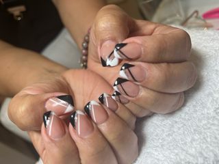 Uñas acrílicas oro y blanco negro