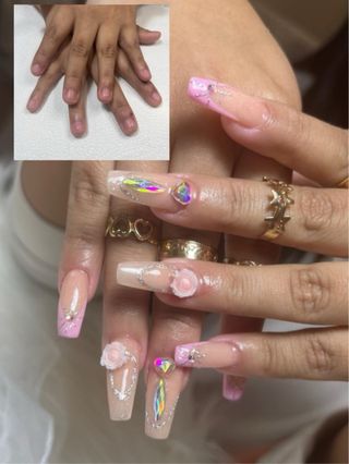 Uñas acrílicas oro y blanco negro