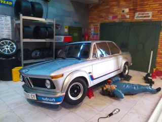 Maqueta BMW 2002 Turbo 1:18 Minichamps