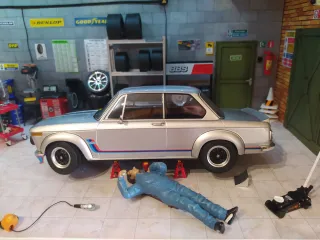 Maqueta BMW 2002 Turbo 1:18 Minichamps