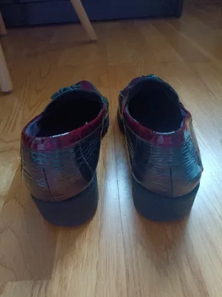 Mocasines Mujer Pitillos Charol burdeos