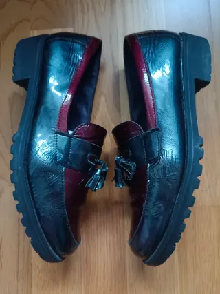 Mocasines Mujer Pitillos Charol burdeos