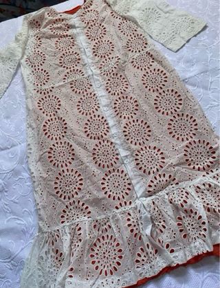 Vestido blanco con bordados florales