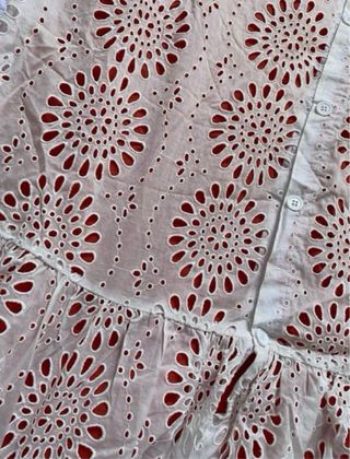 Vestido blanco con bordados florales