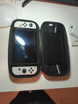 Nintendo Switch OLED + 7 Accesorios