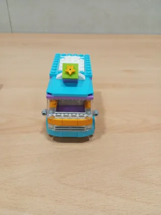 LEGO Friends: Servicio de Entrega de Regalos