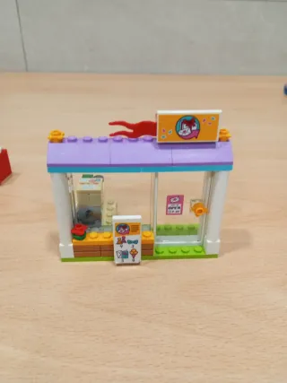 LEGO Friends: Servicio de Entrega de Regalos