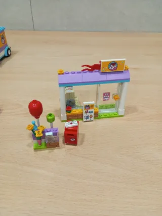 LEGO Friends: Servicio de Entrega de Regalos