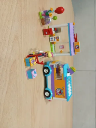 LEGO Friends: Servicio de Entrega de Regalos