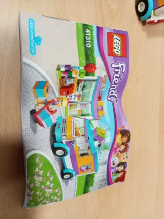 LEGO Friends: Servicio de Entrega de Regalos