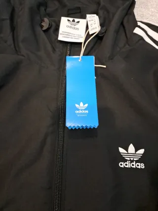 Chaqueta Cortavientos Adidas Negra con Rayas