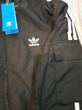 Chaqueta Cortavientos Adidas Negra con Rayas