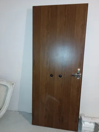 Puerta exterior metálica rústica roble (A REPARAR)