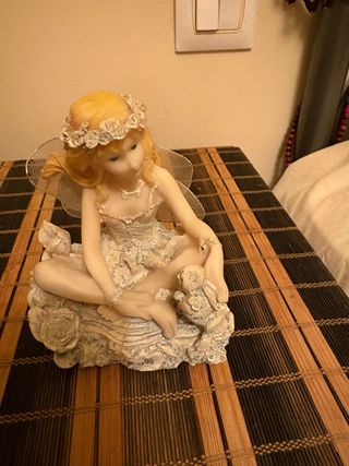 Figura de Hada con Flores