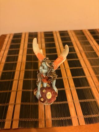 Figura de Hada con Flores