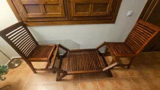 Conjunto 2 Sillas Madera y Soporte Mesa
