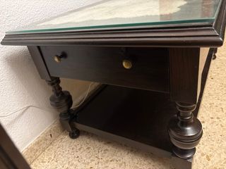 Mesa de salón madera y cristal con cajones