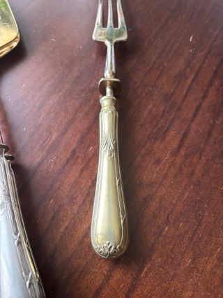 Tenedor de servicio francés antiguo