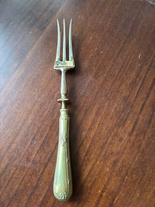 Tenedor de servicio francés antiguo